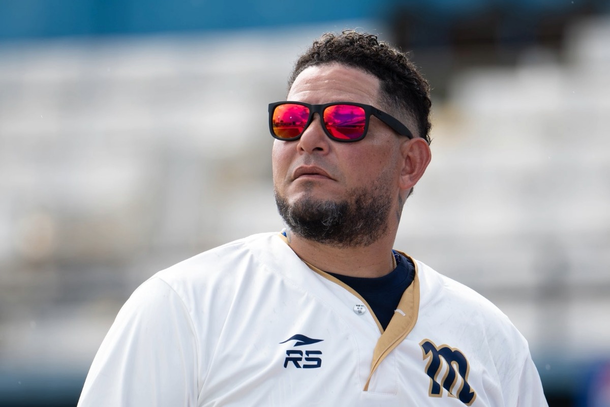 Yadier Molina con el uniforme de Navegantes del Magallanes en la pretemporada